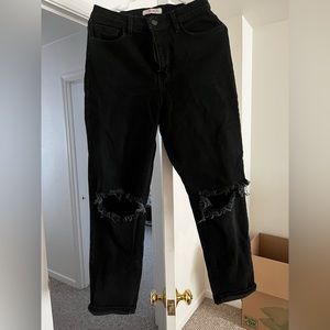 Women’s black mom jean